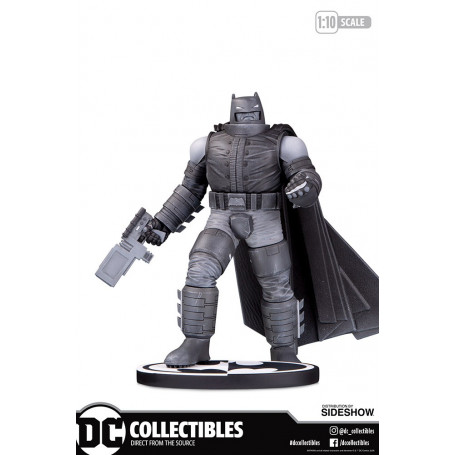 DC Direct Armored Batman in bianco e nero di Frank Miller