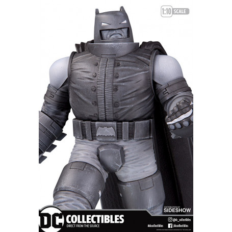 DC Direct Armored Batman in bianco e nero di Frank Miller