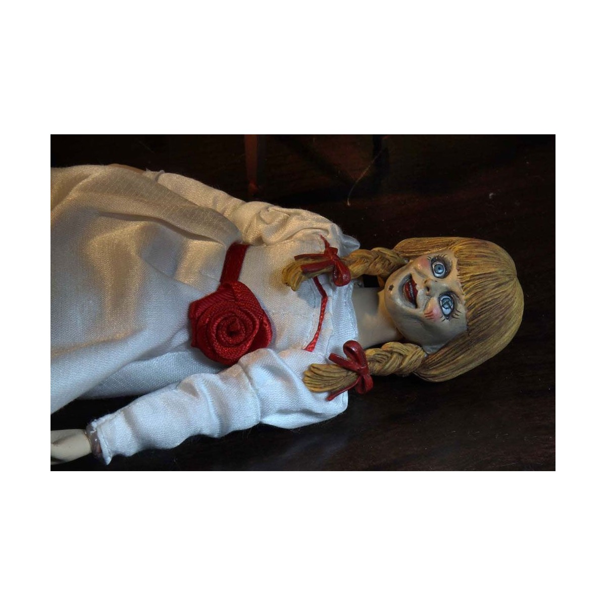 Neca - The Conjuring Universe - Annabelle in tessuto retrò