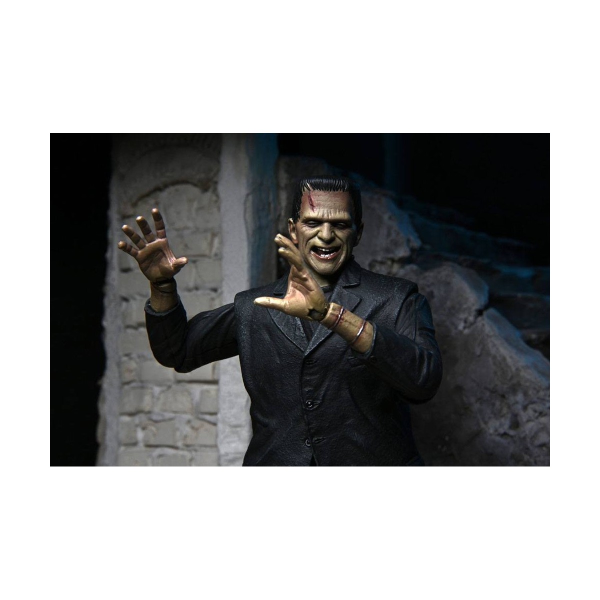 NECA - Ultimate Frankenstein's Monster versione a colori - Mostri universali