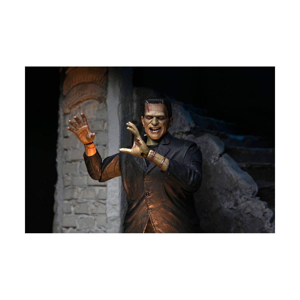 NECA - Ultimate Frankenstein's Monster versione a colori - Mostri universali