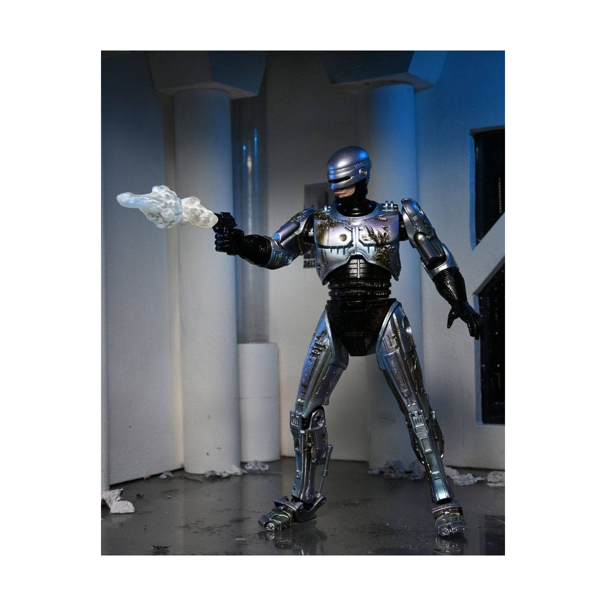 Neca - RoboCop - Ultimate Battle Damaged RoboCop con sedia