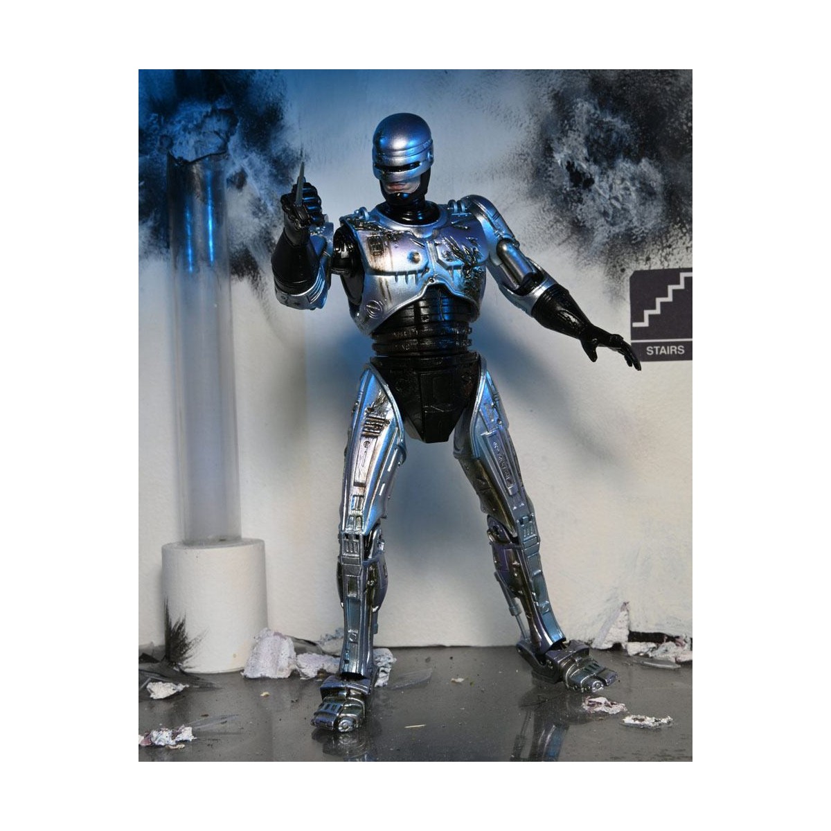 Neca - RoboCop - Ultimate Battle Damaged RoboCop con sedia