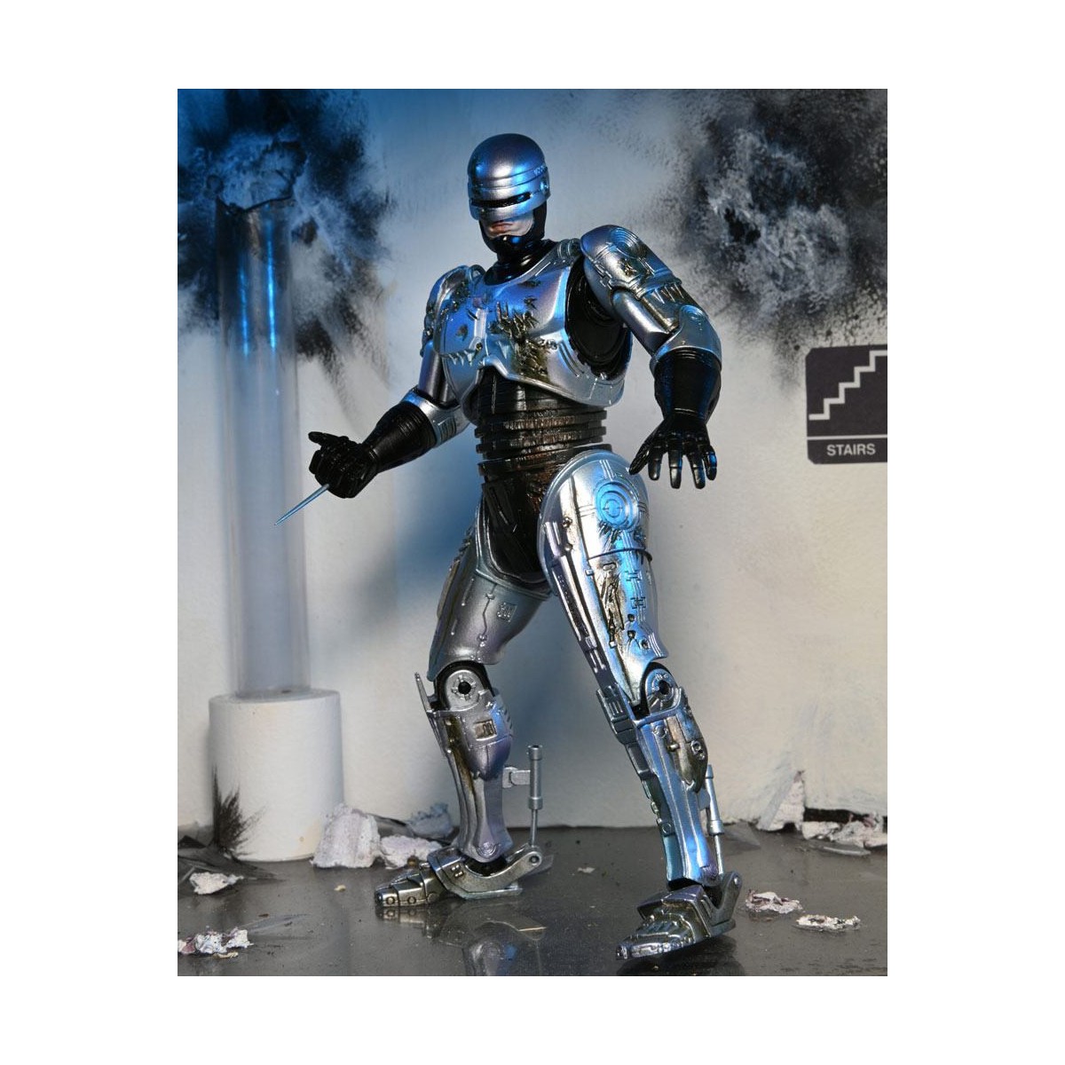 Neca - RoboCop - Ultimate Battle Damaged RoboCop con sedia