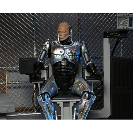 Neca - RoboCop - Ultimate Battle Damaged RoboCop con sedia