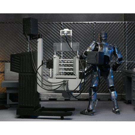 Neca - RoboCop - Ultimate Battle Damaged RoboCop con sedia