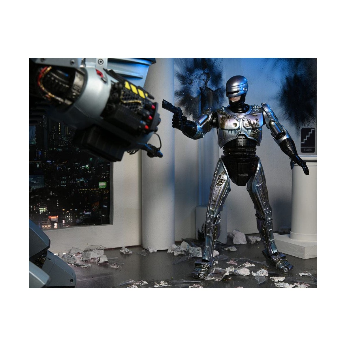 Neca - RoboCop - Ultimate Battle Damaged RoboCop con sedia