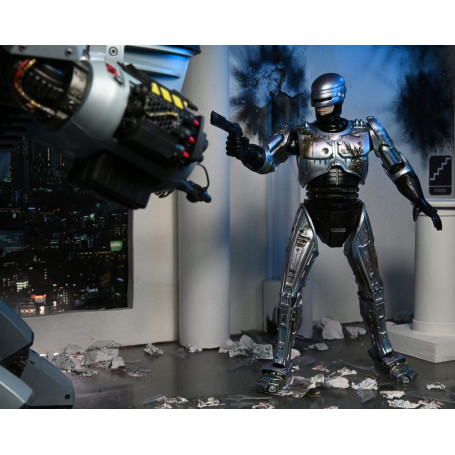 Neca - RoboCop - Ultimate Battle Damaged RoboCop con sedia