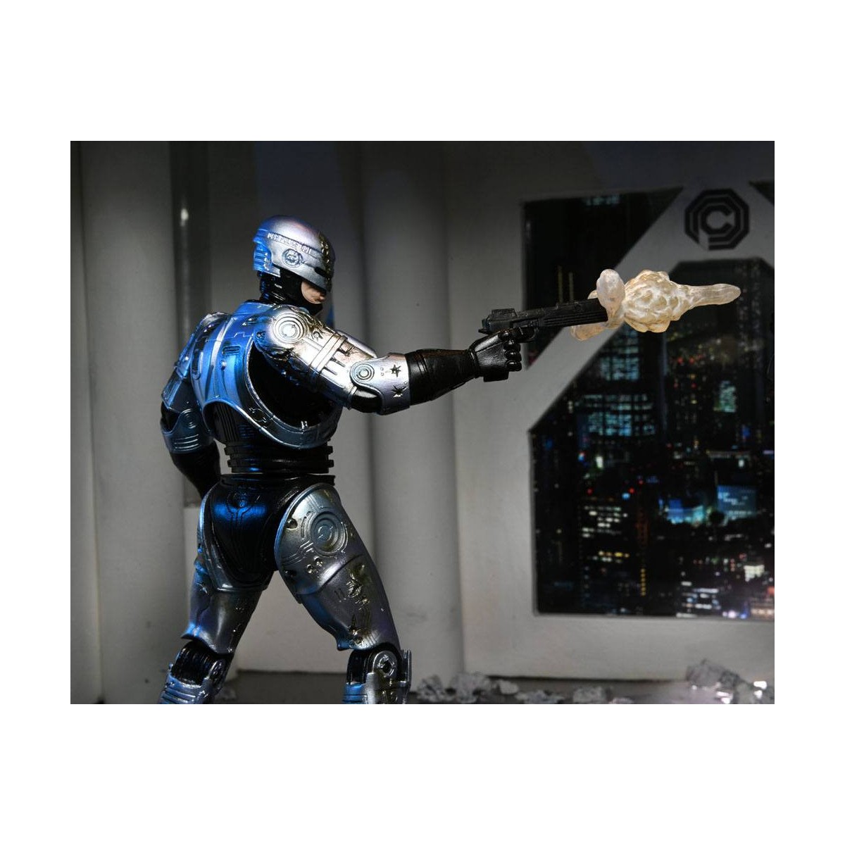 Neca - RoboCop - Ultimate Battle Damaged RoboCop con sedia