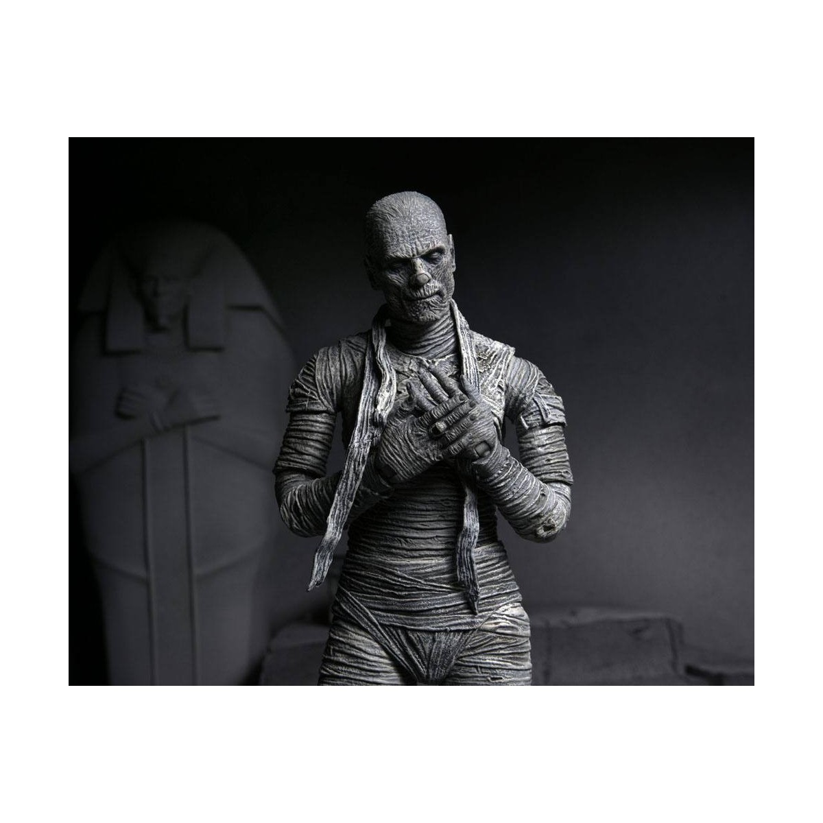 NECA - Ultimate The Mummy versione in bianco e nero - Mostri universali