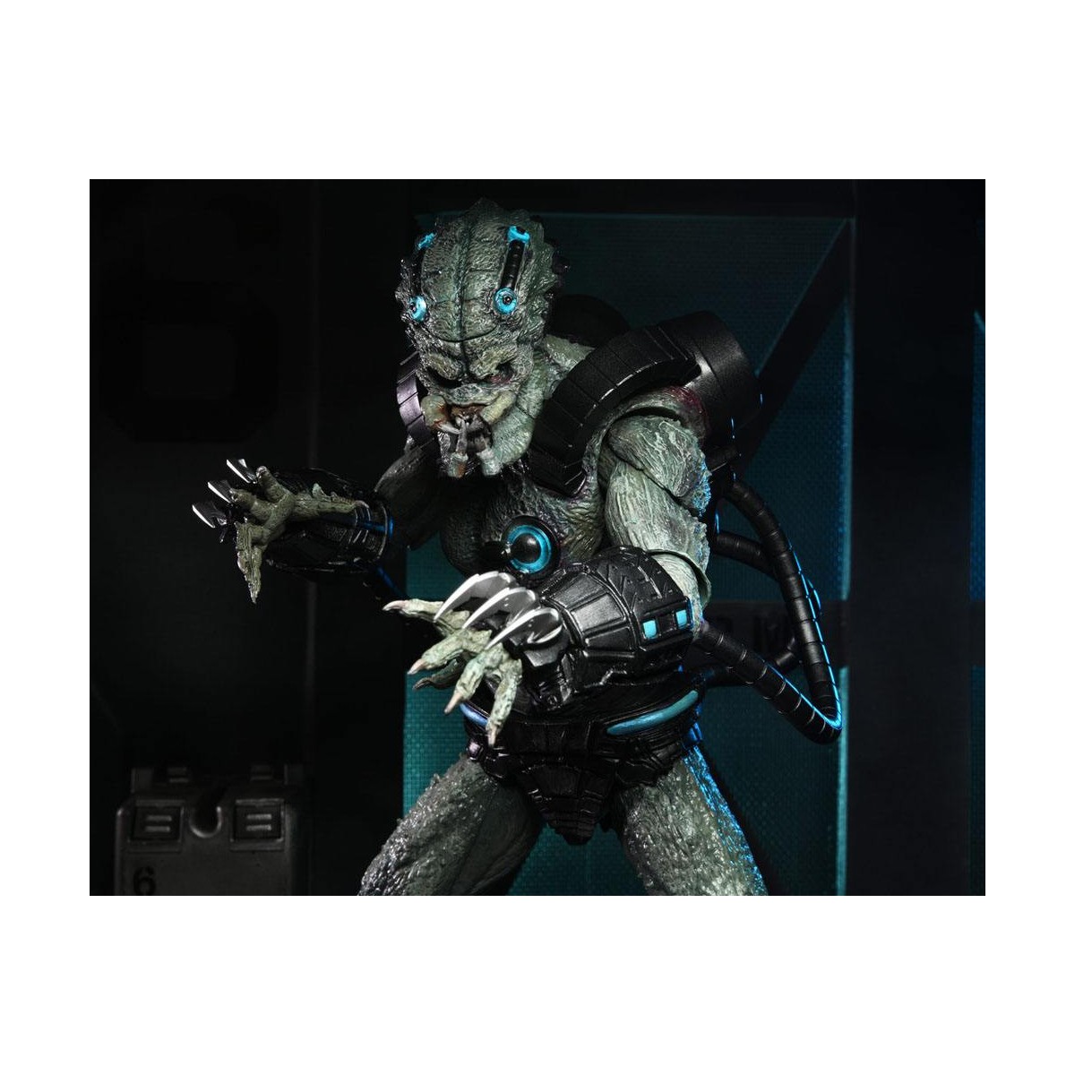 Neca - Ultimate Deluxe Stone Heart - Predator Concrete Jungle