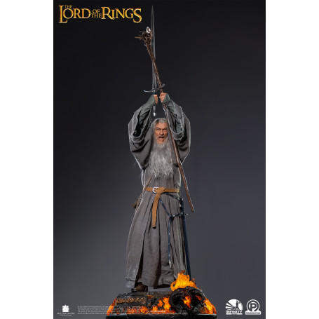 Infinity Studio X Penguin Toys - Gandalf il Grigio Ultimate Edition Half Size Statue Master Forge Series- 1/2