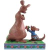 Enesco - Tradizione Disney - Winnie The Pooh "Il dono più dolce" - Il piccolo Guru dona fiori alla madre - Di Jim Shore