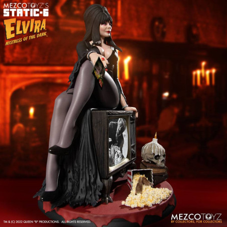 Mezco - Static 6 - Statua 1/6 di Elvira, padrona delle tenebre