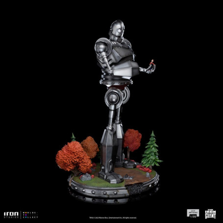 Iron Studios - Mezza scala artistica 1/20 - Statuetta del Gigante di Ferro e di Hogarth Hughes