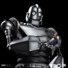 Iron Studios - Mezza scala artistica 1/20 - Statuetta del Gigante di Ferro e di Hogarth Hughes