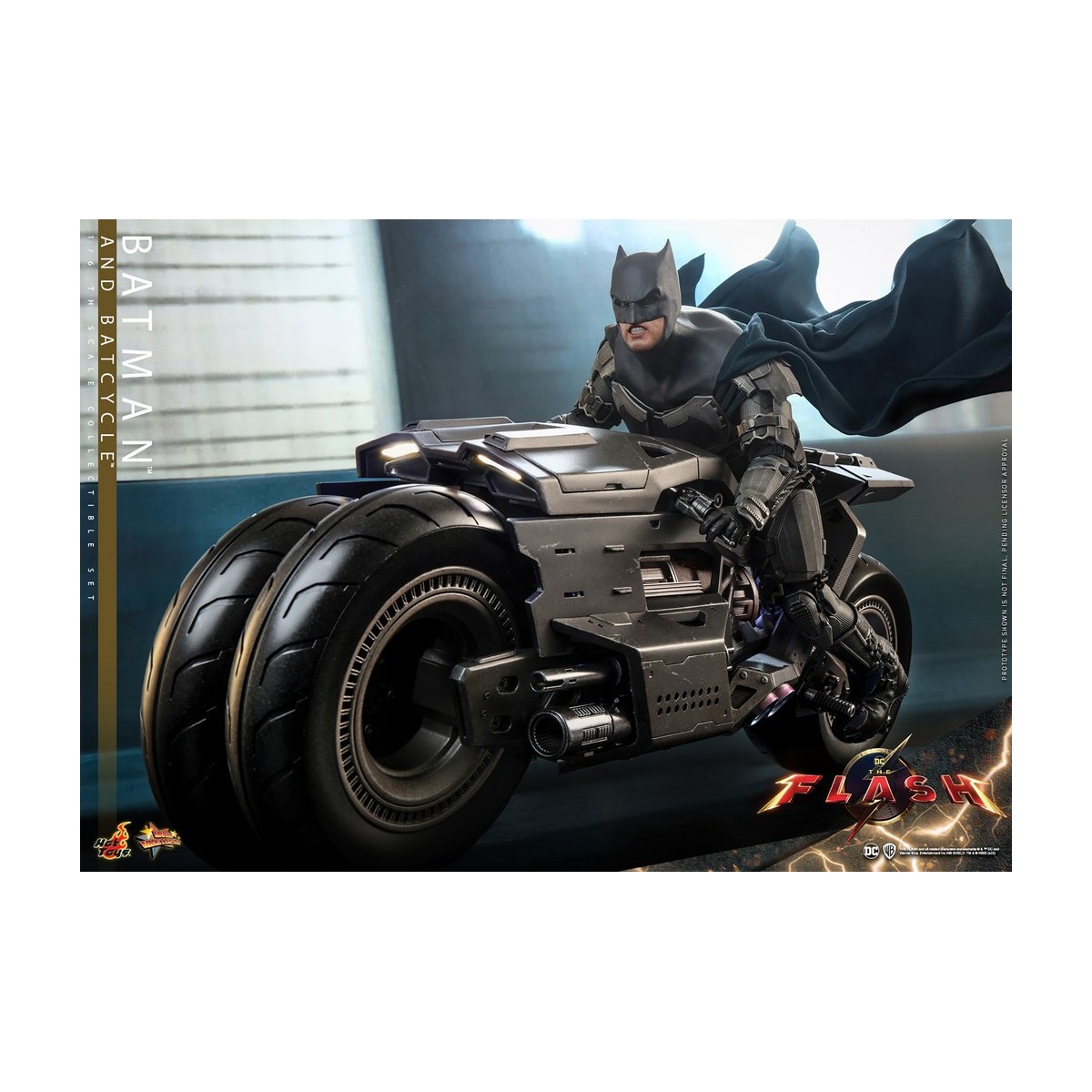 Hot Toys - DC Comics - Batman (Affleck) e Batcycle 1:6 Scala Set di Figure The Flash - Movie Masterpiece 1/6