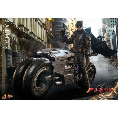 Hot Toys - DC Comics - Batman (Affleck) e Batcycle 1:6 Scala Set di Figure The Flash - Movie Masterpiece 1/6