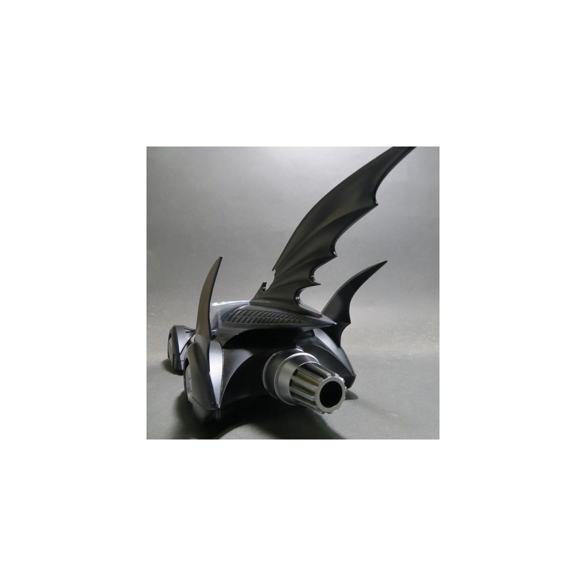 Batman Begins Hot Wheels Batmobile Tumbler 1/18